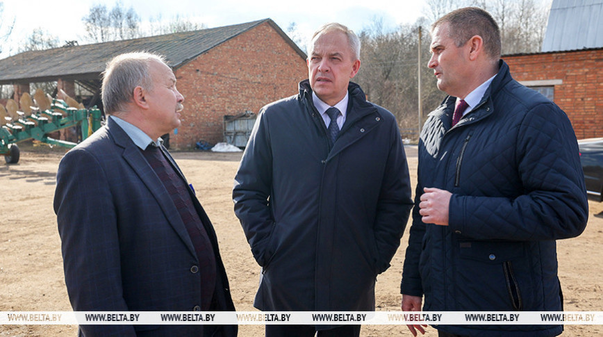 Техника есть, снег сходит. Сергеенко оценил подготовку к посевной кампании в Витебской области