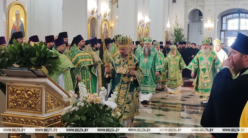 Митрополит Вениамин провел божественную литургию в честь юбилейных дат Витебской духовной семинарии