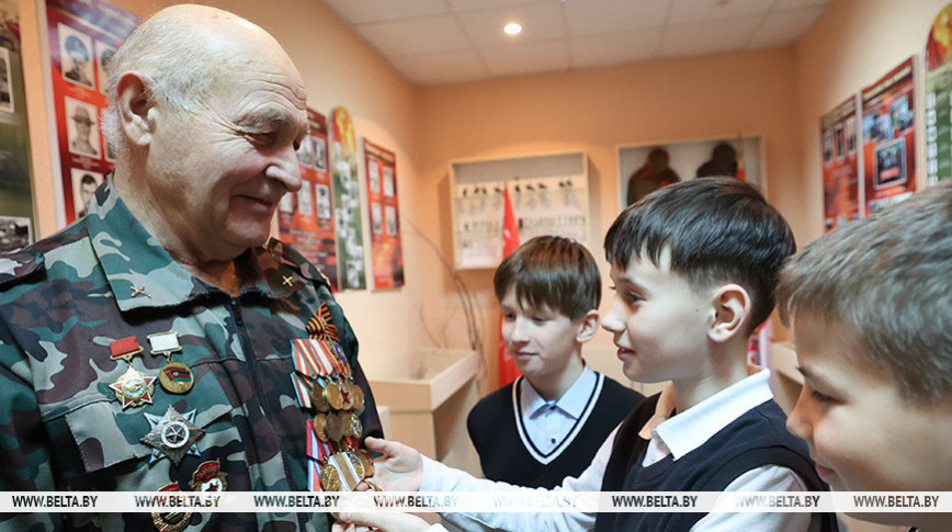 "Герои были рядом - обычные парни чуть старше 18 лет". Полочанин рассказал о службе в Афганистане