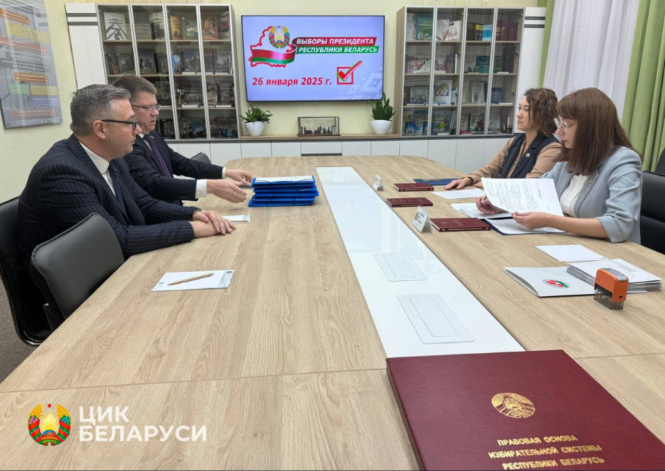
Подача документов для регистрации инициативной группы граждан по сбору подписей избирателей в поддержку выдвижения Александра Лукашенко кандидатом в Президенты Республики Беларусь