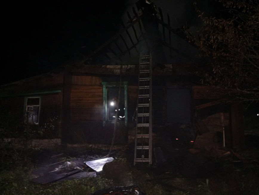 Пожар дома в деревне Волчо
